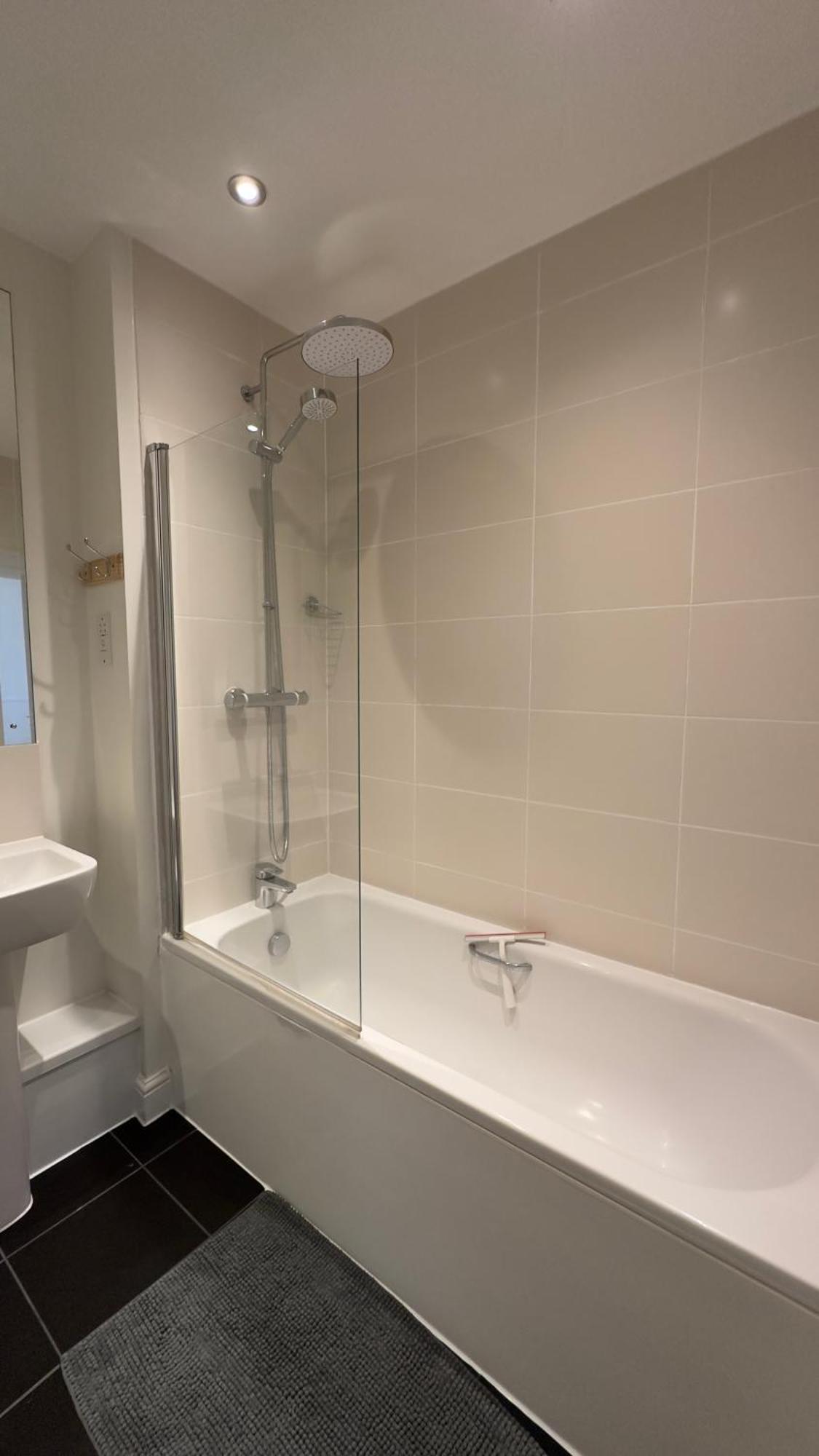 2 Bed Near Brent Cross London