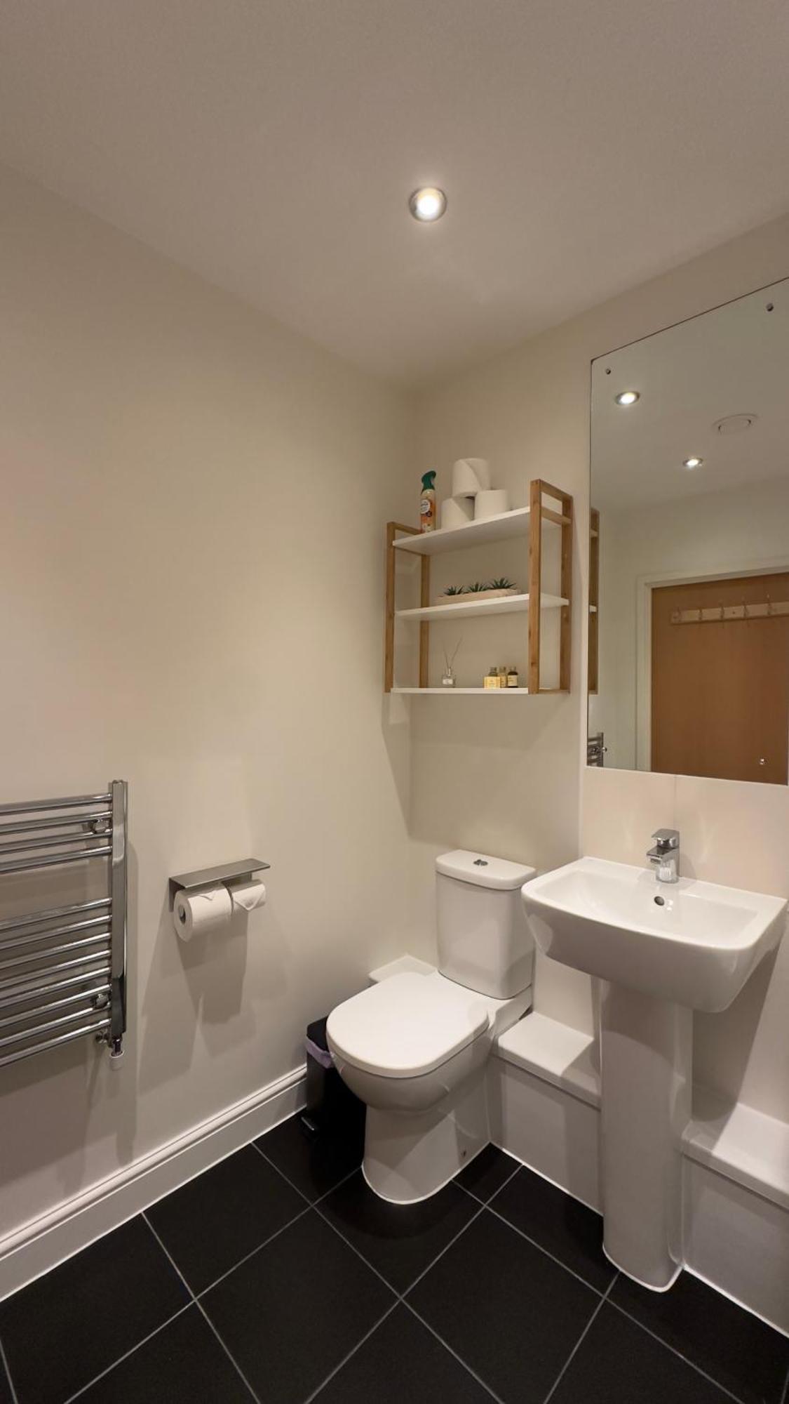 2 Bed Near Brent Cross Apartment